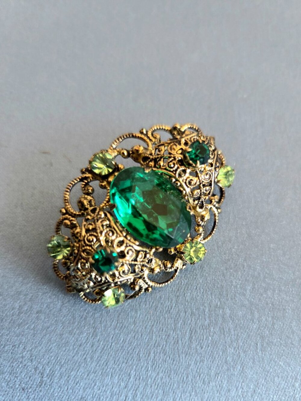 Vintage Czech Ornate Signed Gold Tone Filigree Brooch Green Rhinestones - Picture 2 of 6